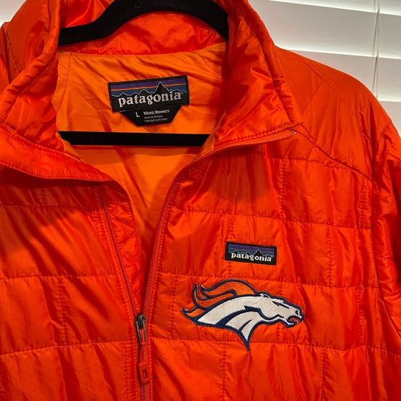 Patagonia Denver Broncos‎ Down Jacket - Size L - Picture 2 of 4